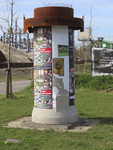 901439 Afbeelding van de nieuwe reclamezuil op het Berlijnplein in de wijk Leidsche Rijn te Utrecht.